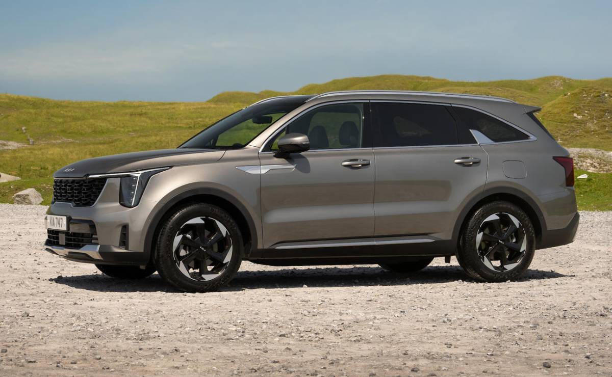 Se presentó un nuevo SUV de siete asientos con 199 CV y tracción integral: precio y versión 3 SUV KIA Sorento frente