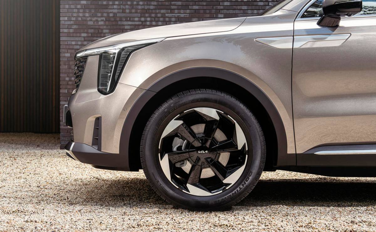 Se presentó un nuevo SUV de siete asientos con 199 CV y tracción integral: precio y versión 1 SUV KIA Sorento perfil