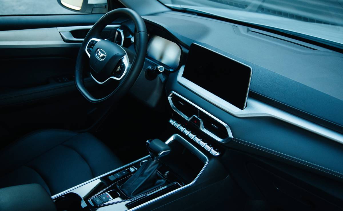 El SUV chino que cuesta 22.000 dólares: caja automática, pantalla de 10 pulgadas y buen equipamiento 7 SUV Kaiyi X3 interior