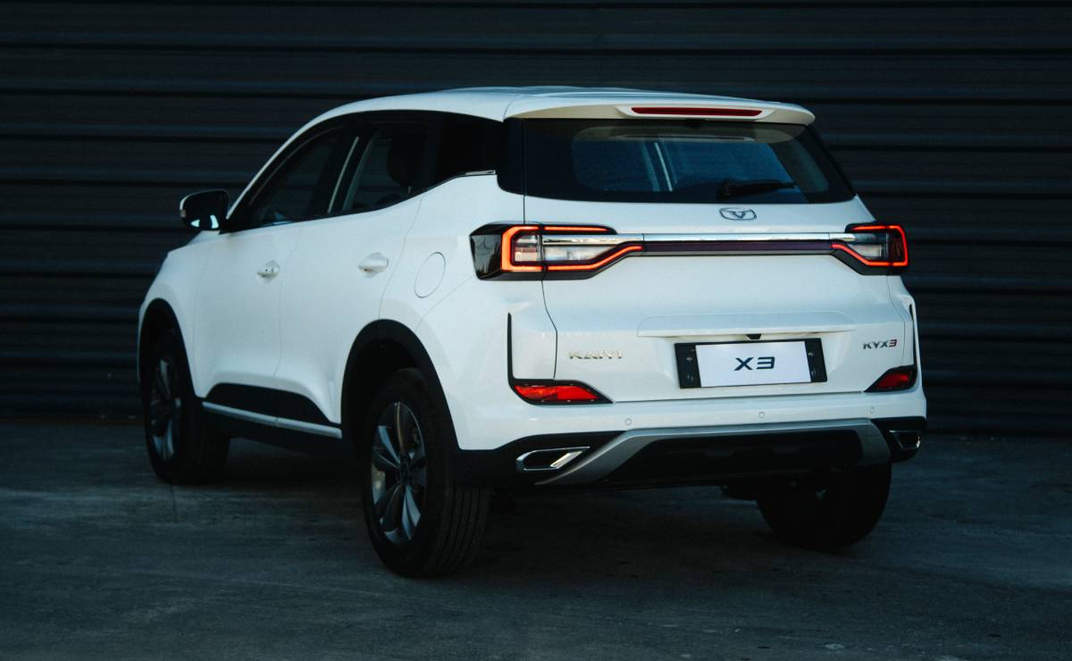 El SUV chino que cuesta 22.000 dólares: caja automática, pantalla de 10 pulgadas y buen equipamiento 5 SUV Kaiyi X3 trasera