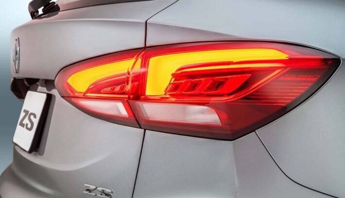 SUV-MG-ZS-Naftero-Luxury-faro