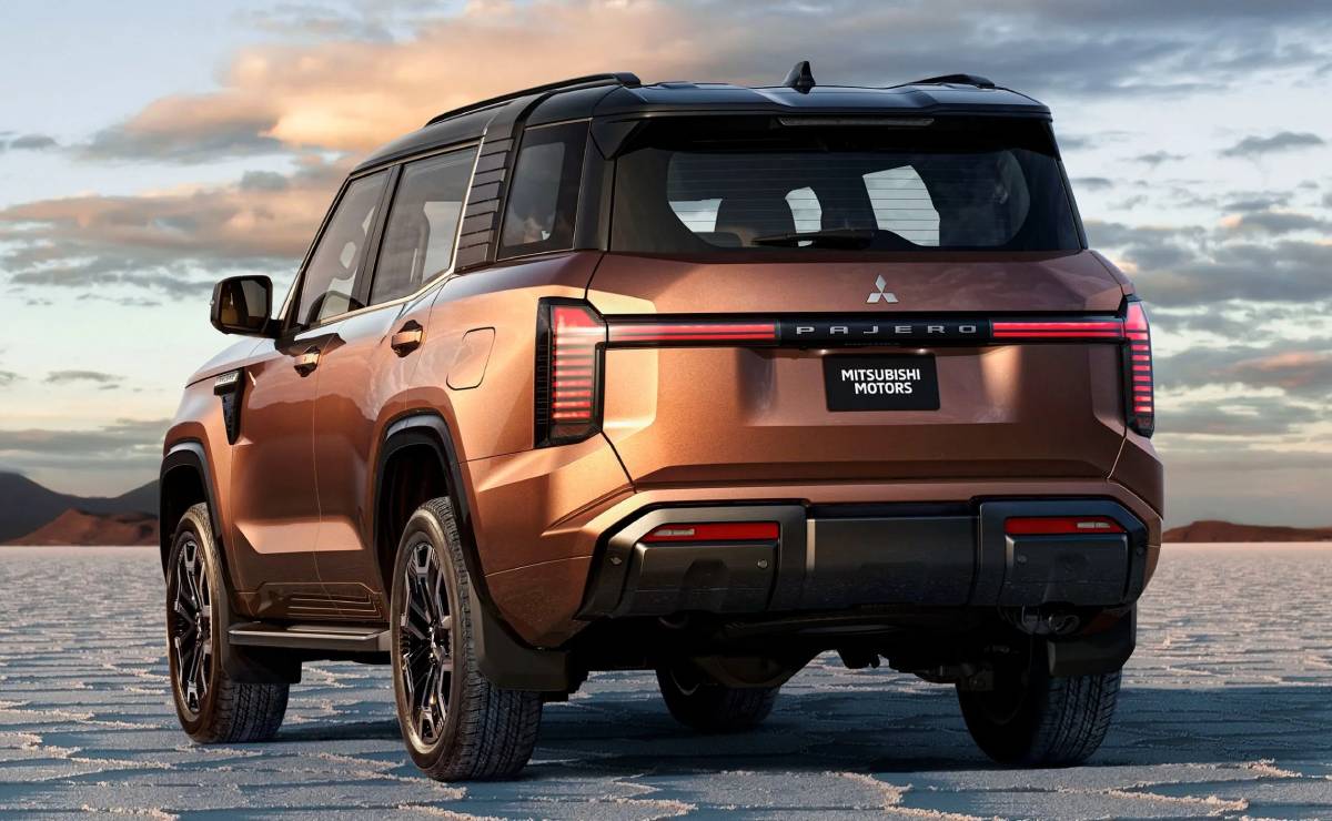 Se presentó un nuevo SUV que compite contra Toyota: tiene siete asientos, tracción 4x4 y mucha tecnología 4 SUV Mitsubishi Pajero trasera