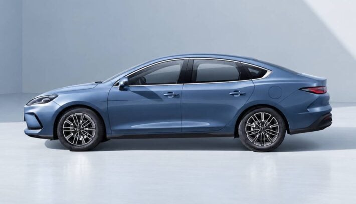 Sedan BYD Seal 5 DM i perfil