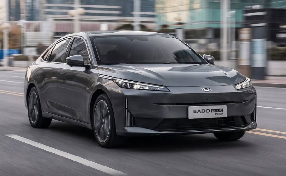 Sedan Changan Eado PHEV accion