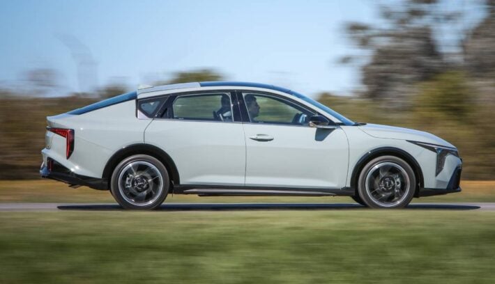 Sedan KIA K4 accion perfil