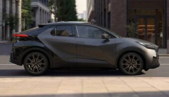 Toyota actualizó su SUV superior a Corolla Cross: diseño deportivo, 223 CV y más equipamiento 41 Toyota C HR GR Sport 2027 perfil
