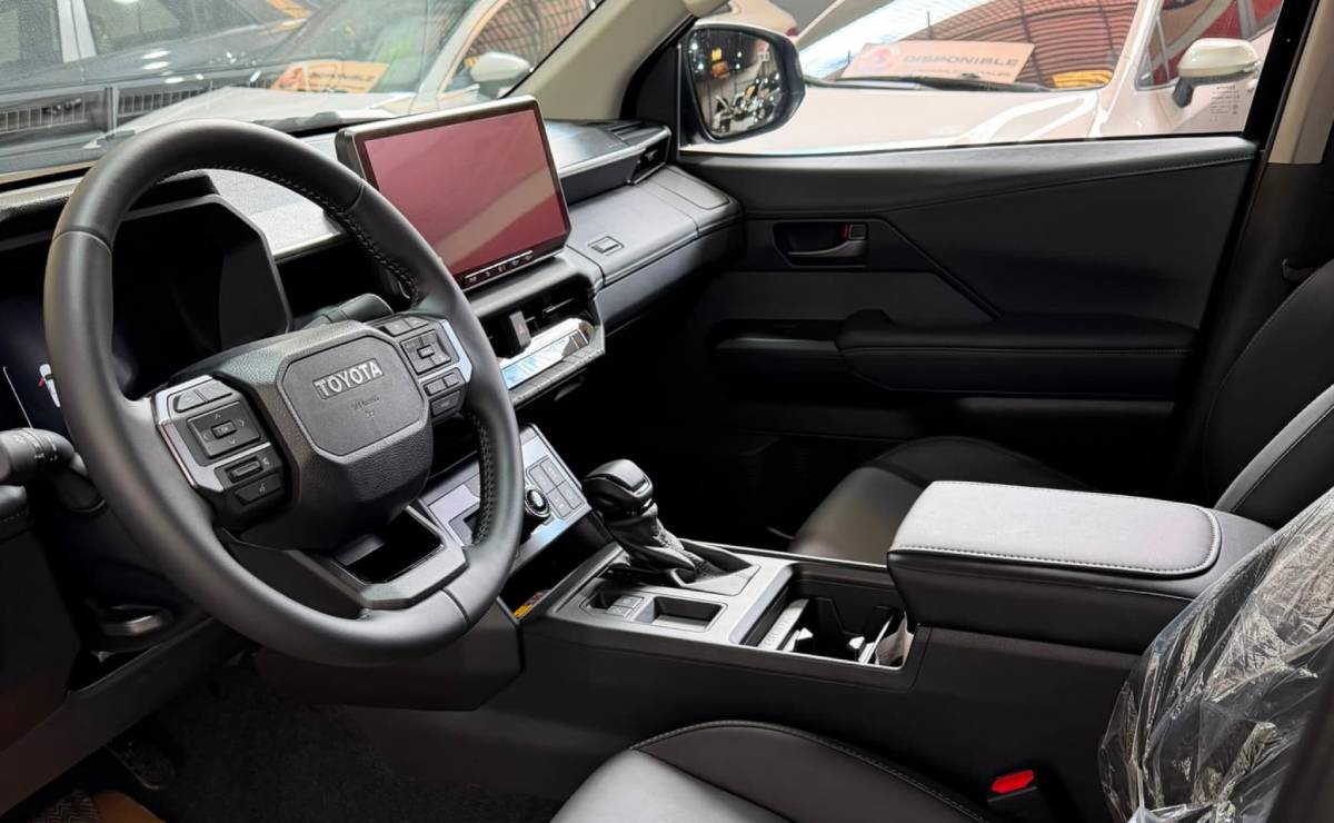 Toyota Hilux 2027 interior