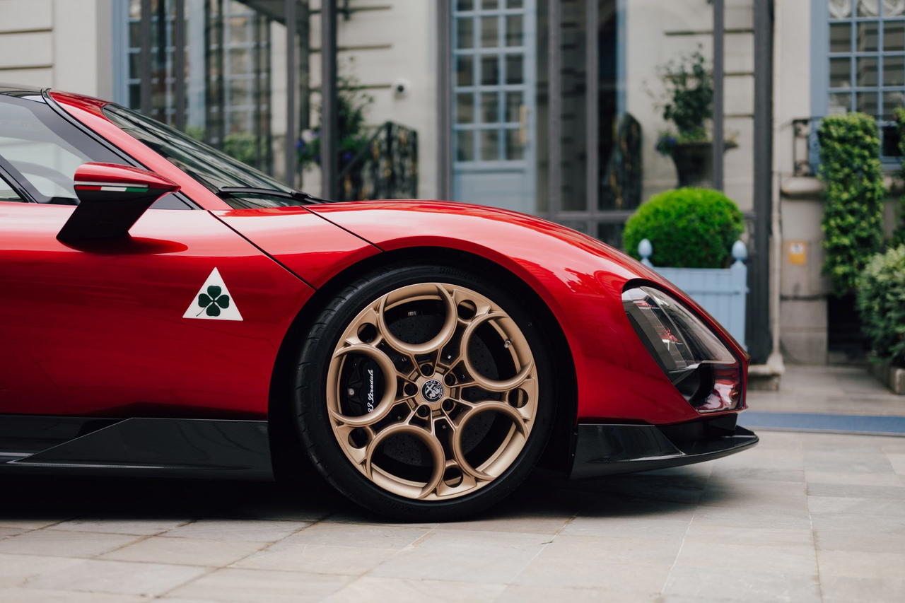 alfa romeo prepara un 33 stradale nico e