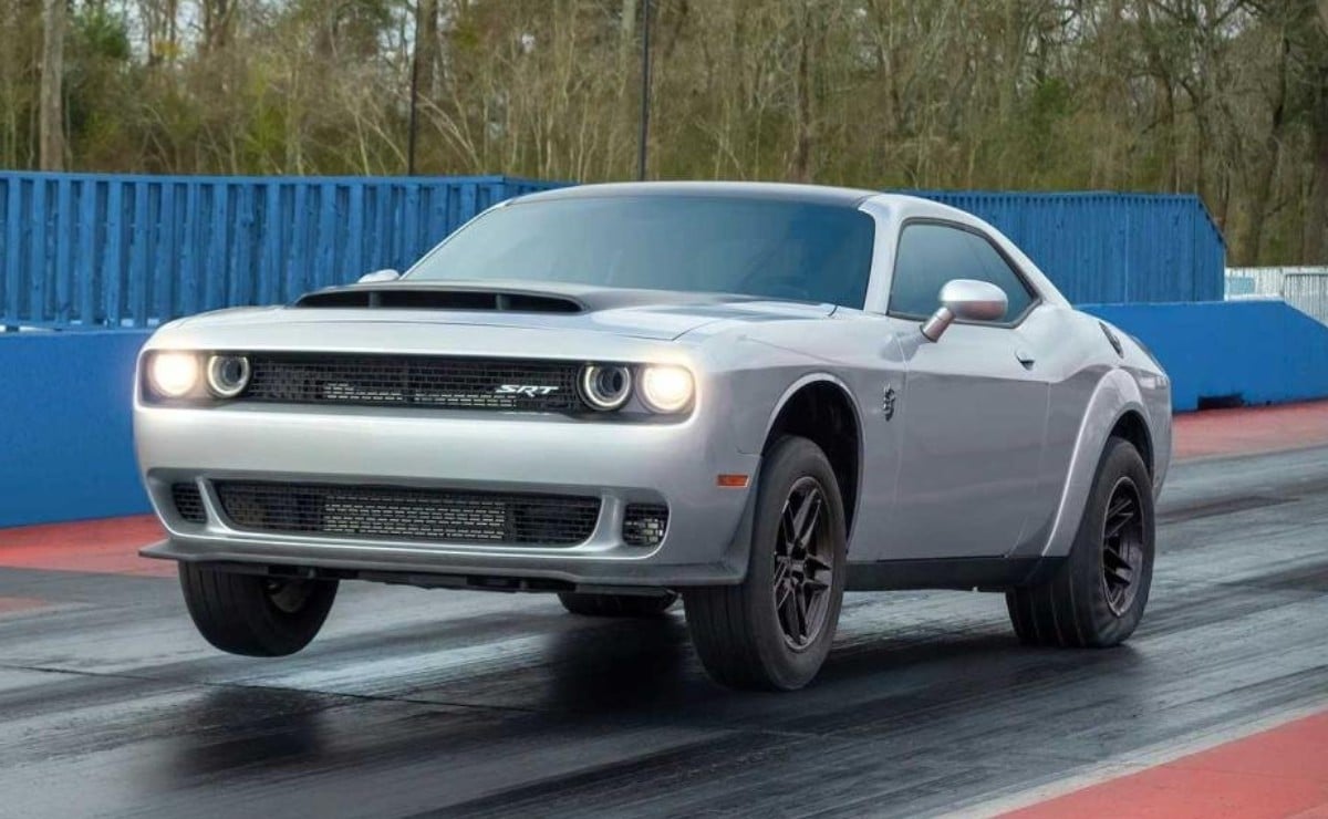 El Dodge Challenger Demon 170 de 1.025 CV le gana en picada a un Bugatti Chiron de 3 millo