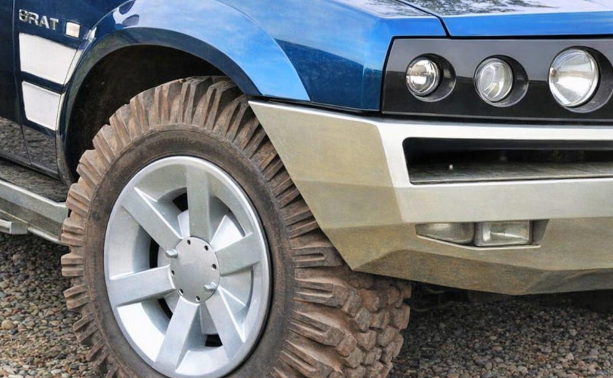 Un tipo se fabricó su propio todoterreno con un motor de tanque ruso de 16.0 L diésel que 