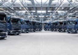 Amazon recibirá más de 50 Mercedes-Benz