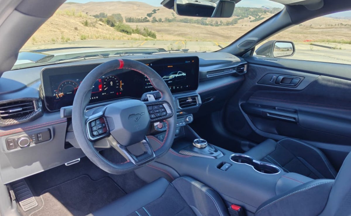 mustang dark horse sc 795 cv 0 a 100 en 1 4