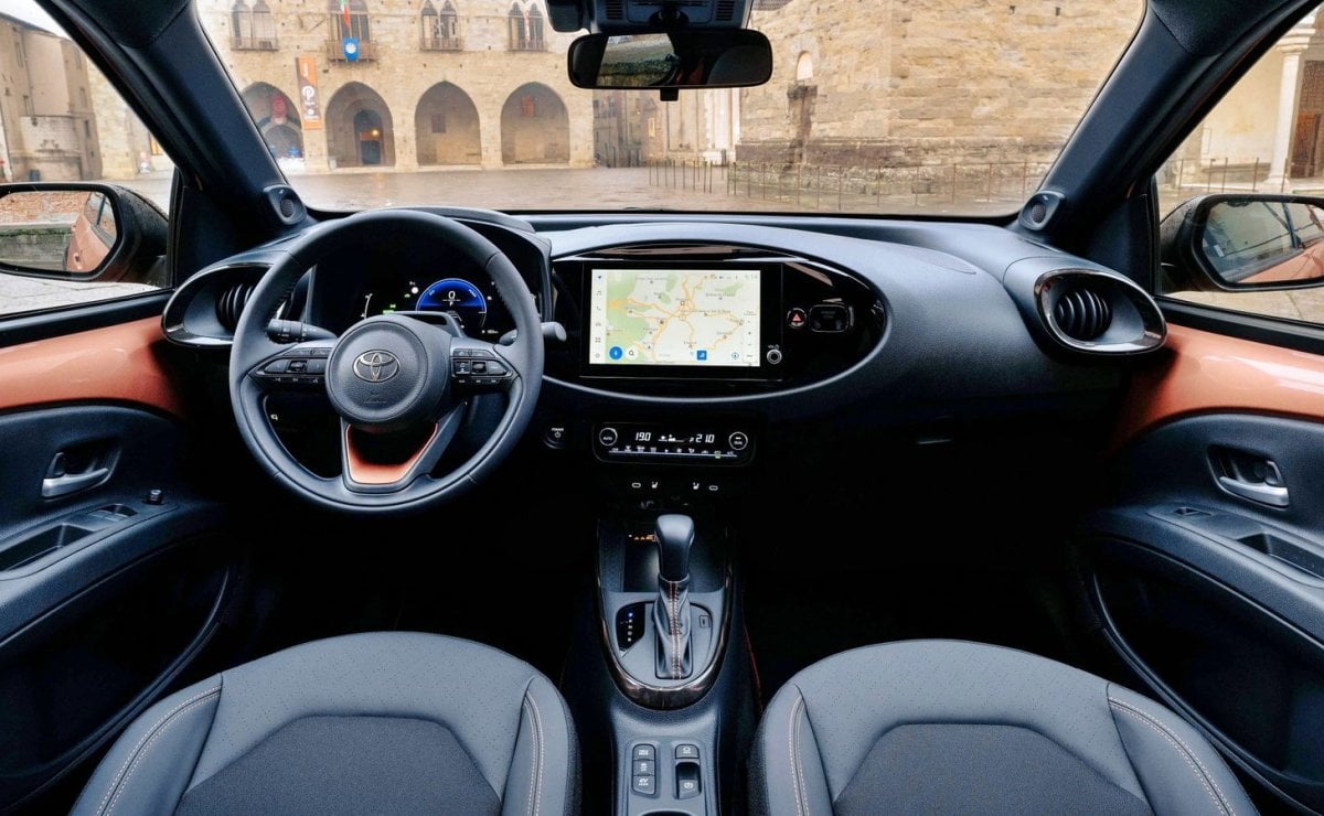toyota aygo x cross1