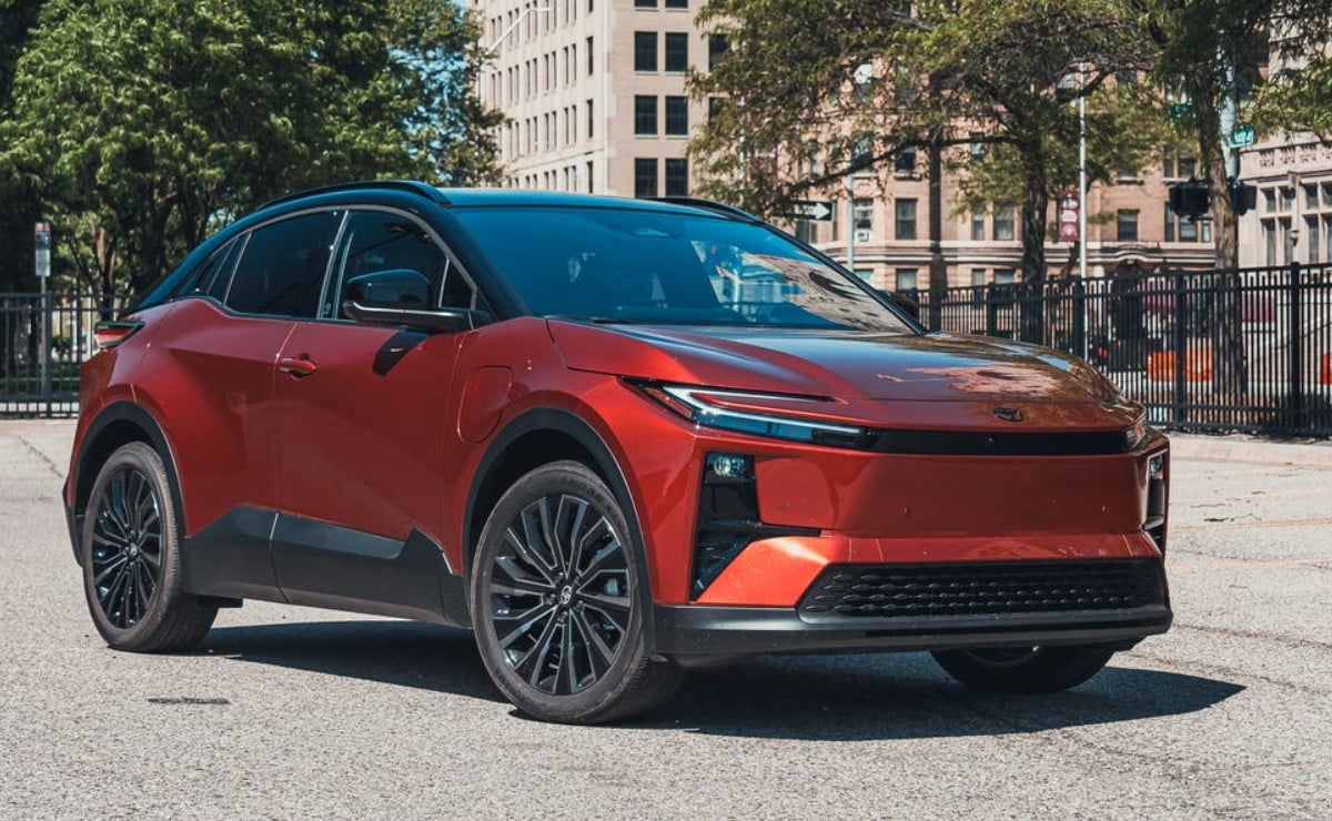 Toyota C-HR eléctrico: llama a revisión más autos que los que vendió y pueden quedarse sin