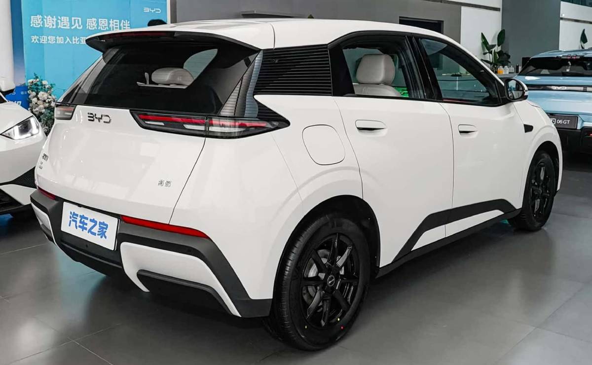 BYD Dolphin Mini 2028 trasera