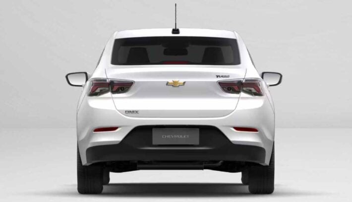 Chevrolet Onix Plus (1)