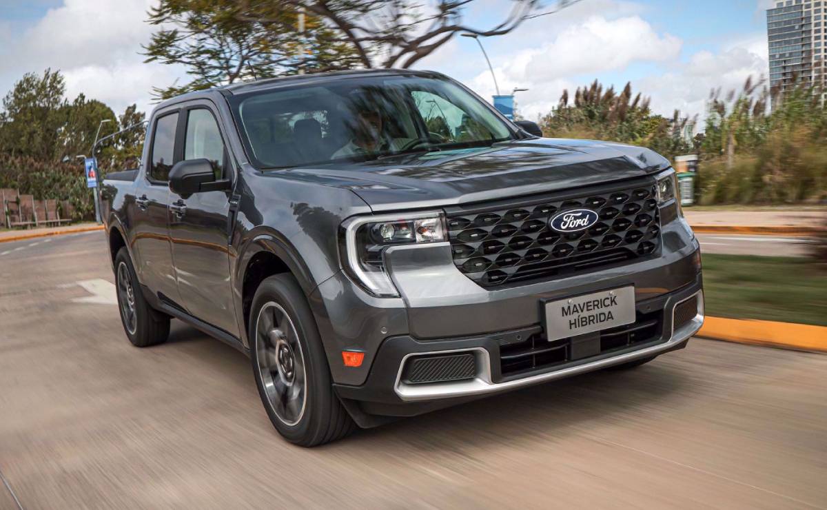 Ford Maverick Lariat Hibrida accion