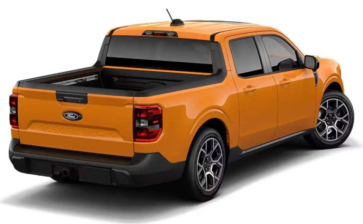 Ford Maverick Lariat trasera