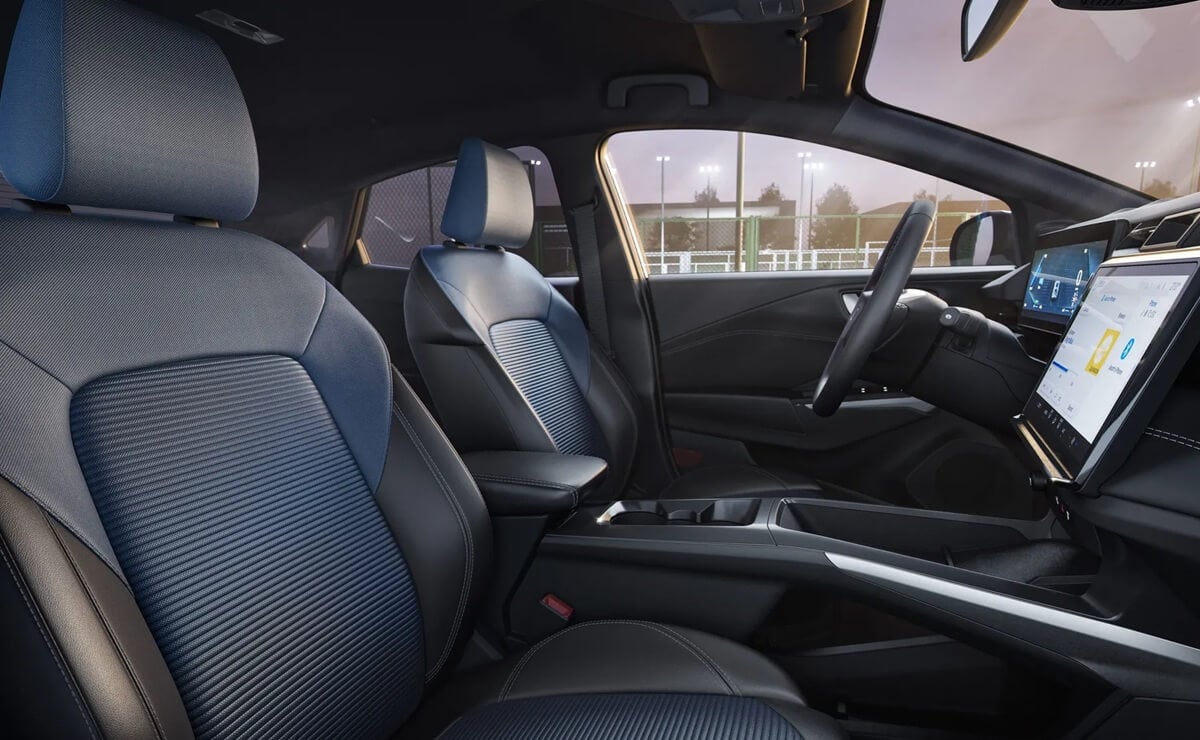 Interior de un Ford Puma