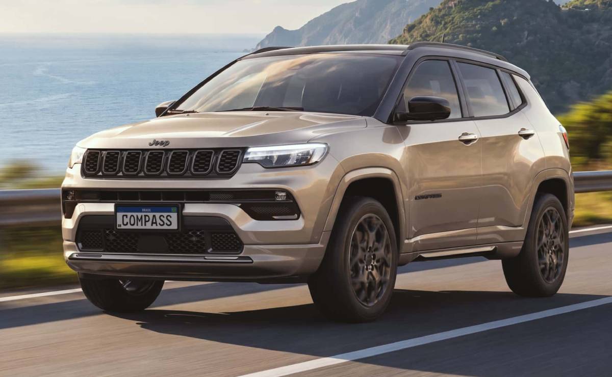 Jeep Compass 2027 Serie S accion 1