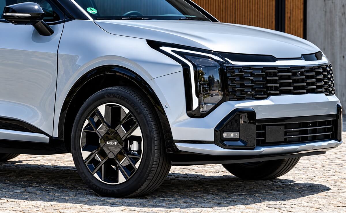 Casi 10000 dólares: el SUV con 239 CV que bajó su precio para superar a Toyota Corolla Cross 1 El nuevo precio de una versión del Kia Sportage