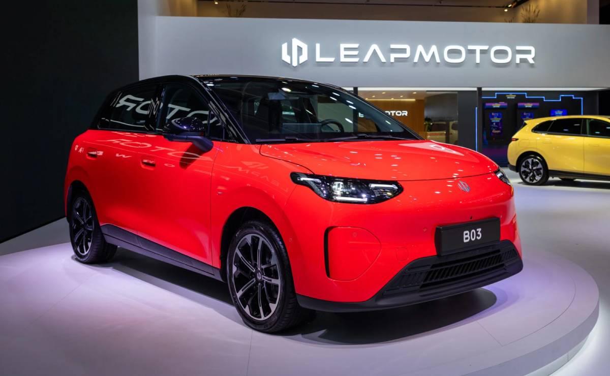 194 HP y 390 km de autonomía: el nuevo hatchback que desafía a Volkswagen 3 Leapmotor B03 frente