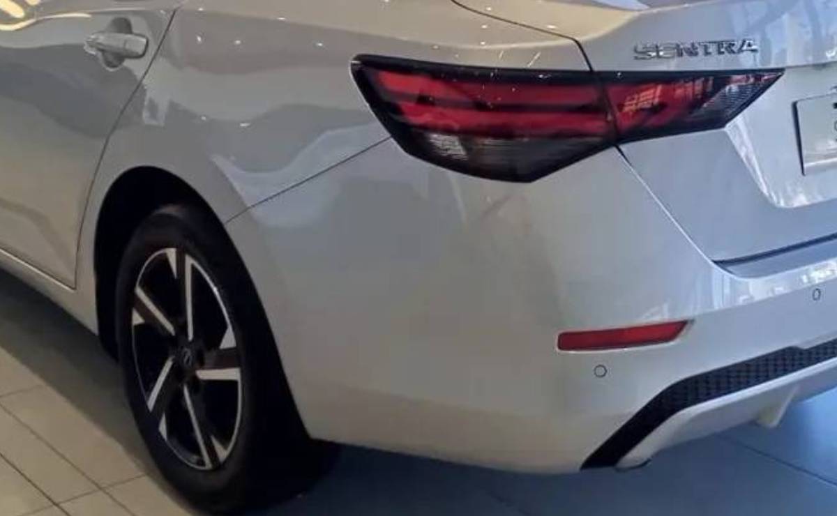 Nissan Sentra Advance cola
