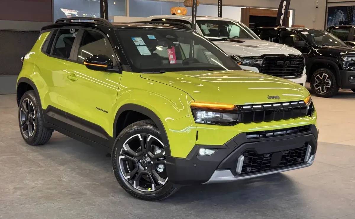 El nuevo Jeep Avenger ya aparece en los concesionarios: así es el SUV que competirá contra Volkswagen Tera 3 Nuevo Jeep Avenger frente 1