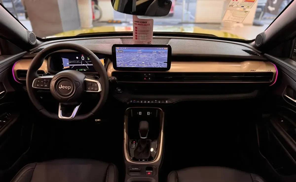 El nuevo Jeep Avenger ya aparece en los concesionarios: así es el SUV que competirá contra Volkswagen Tera 7 Nuevo Jeep Avenger interior