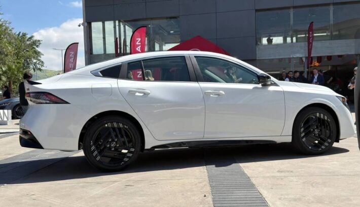 Nuevo Nissan Sentra perfil 6
