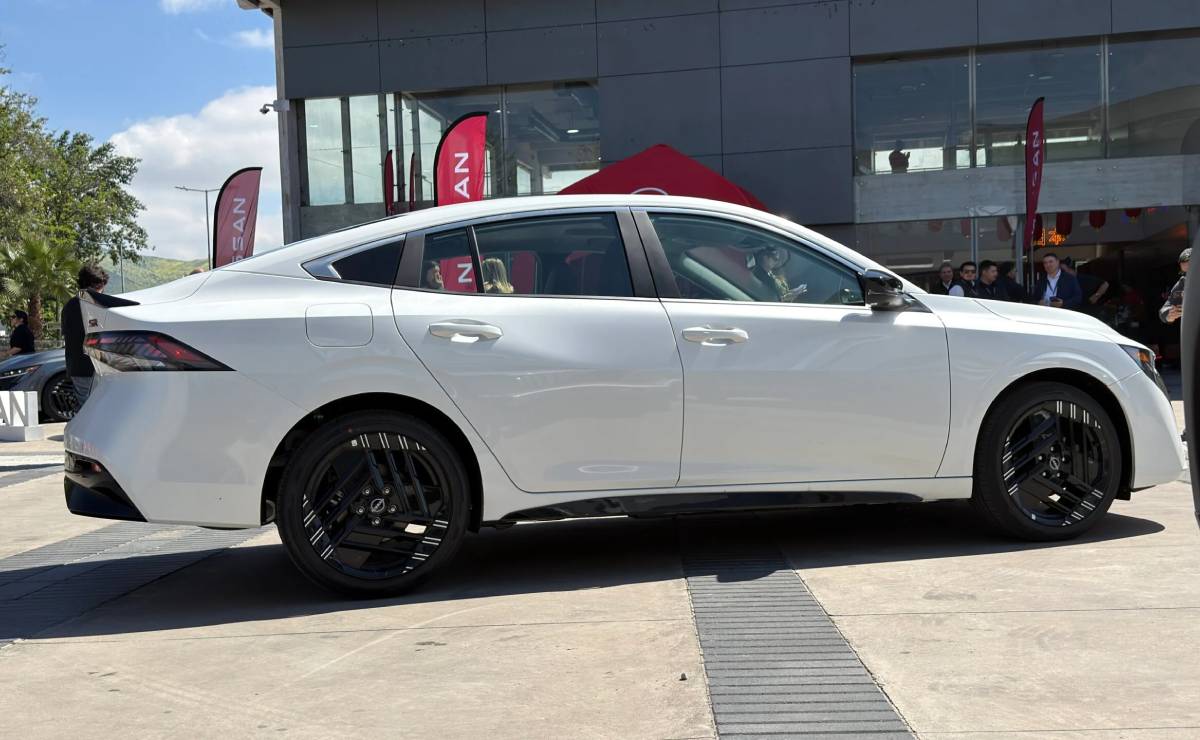 Nuevo Nissan Sentra perfil 6