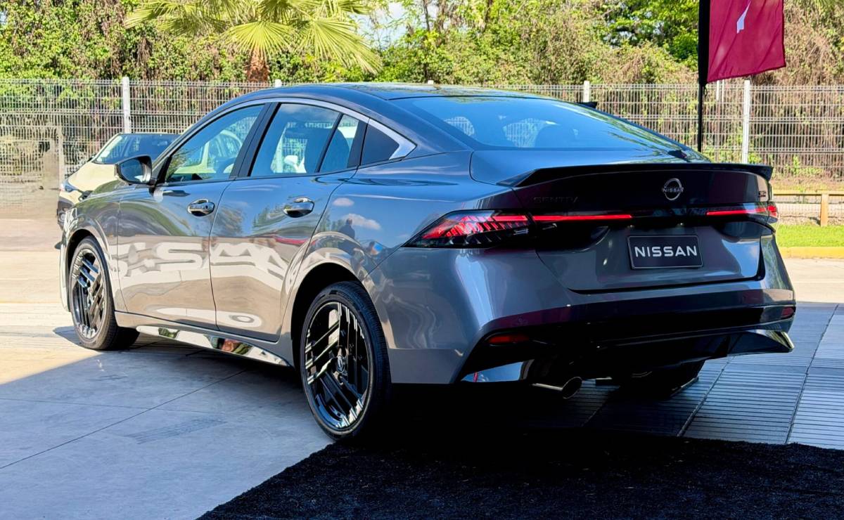 Nuevo Nissan Sentra trasera 4