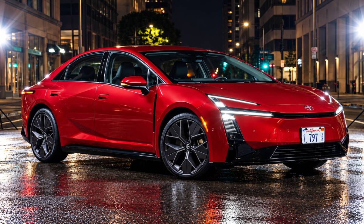Así sería la nueva generación del Toyota Corolla: diseño deportivo y hasta 395 HP 3 Nuevo Toyota Corolla 2028 frente 1