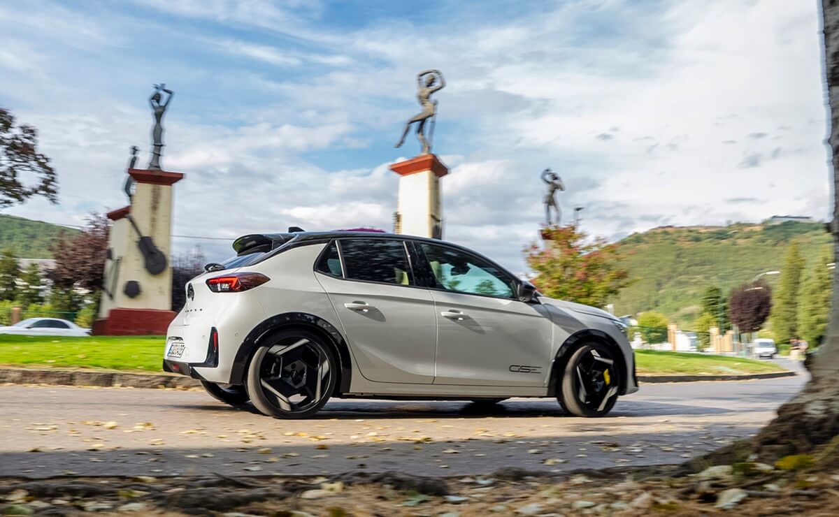Opel Corsa GSE perfil