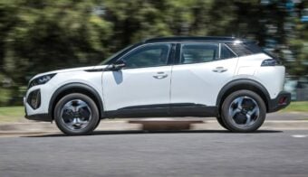 Peugeot 2008 perfil accion