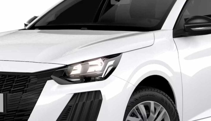 Peugeot 208 hatchback (1)