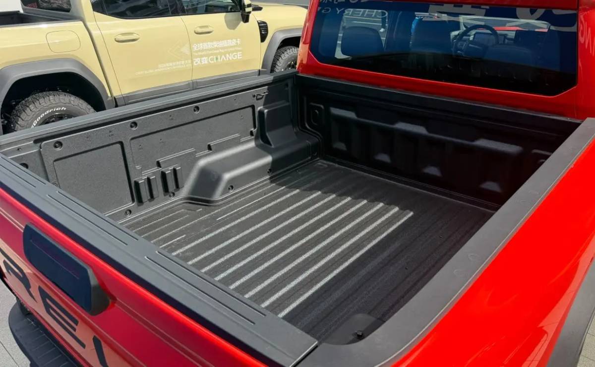 476 CV y 100 km eléctricos: la pick up híbrida diésel que quiere desafiar a Toyota Hilux 1 Pick up Chery Rely Hi800 caja