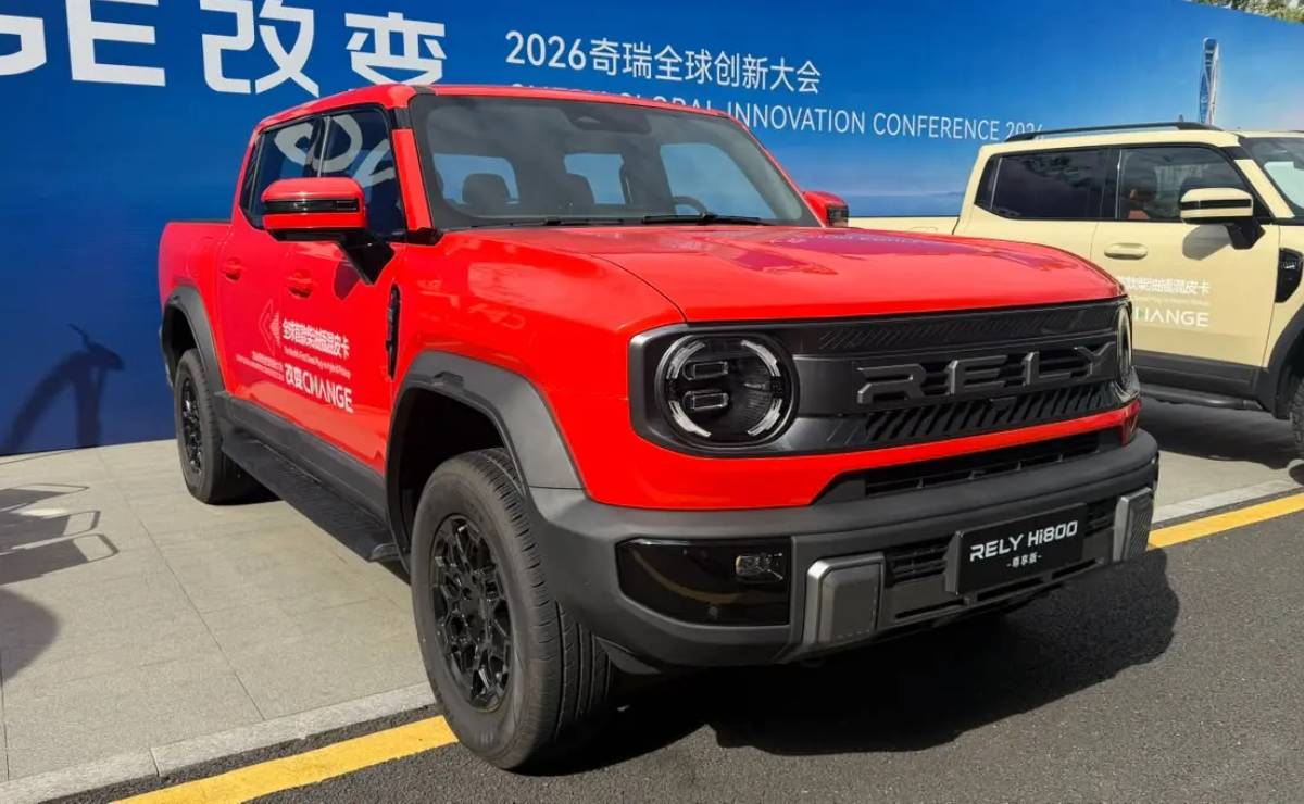 476 CV y 100 km eléctricos: la pick up híbrida diésel que quiere desafiar a Toyota Hilux 3 Pick up Chery Rely Hi800 frente