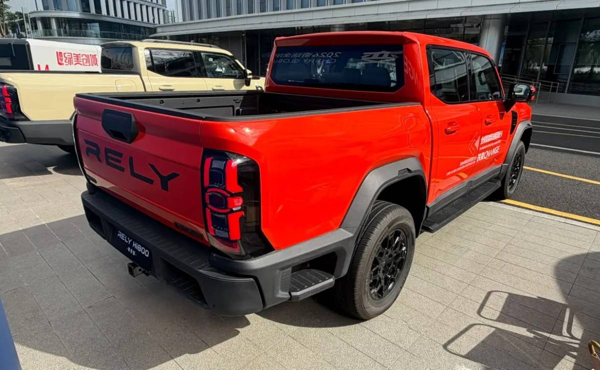 476 CV y 100 km eléctricos: la pick up híbrida diésel que quiere desafiar a Toyota Hilux 6 Pick up Chery Rely Hi800 trasera