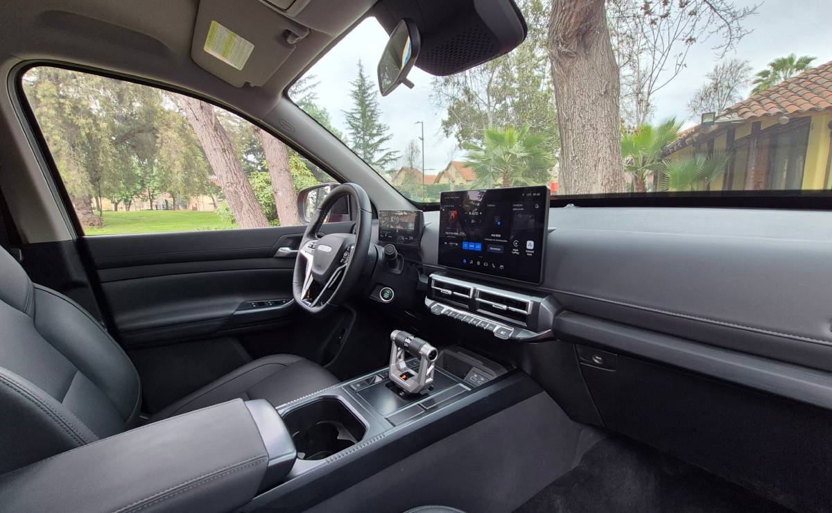 Pick up Maxus T70 interior 2