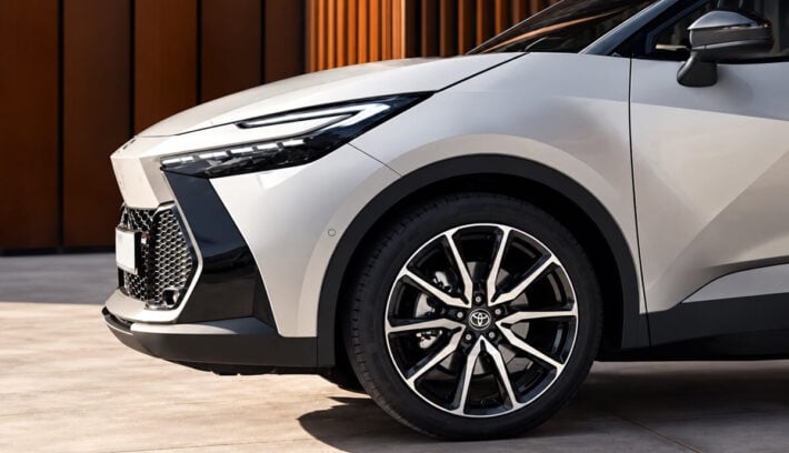 Cuánto cuesta el Toyota C-HR Hybrid 140