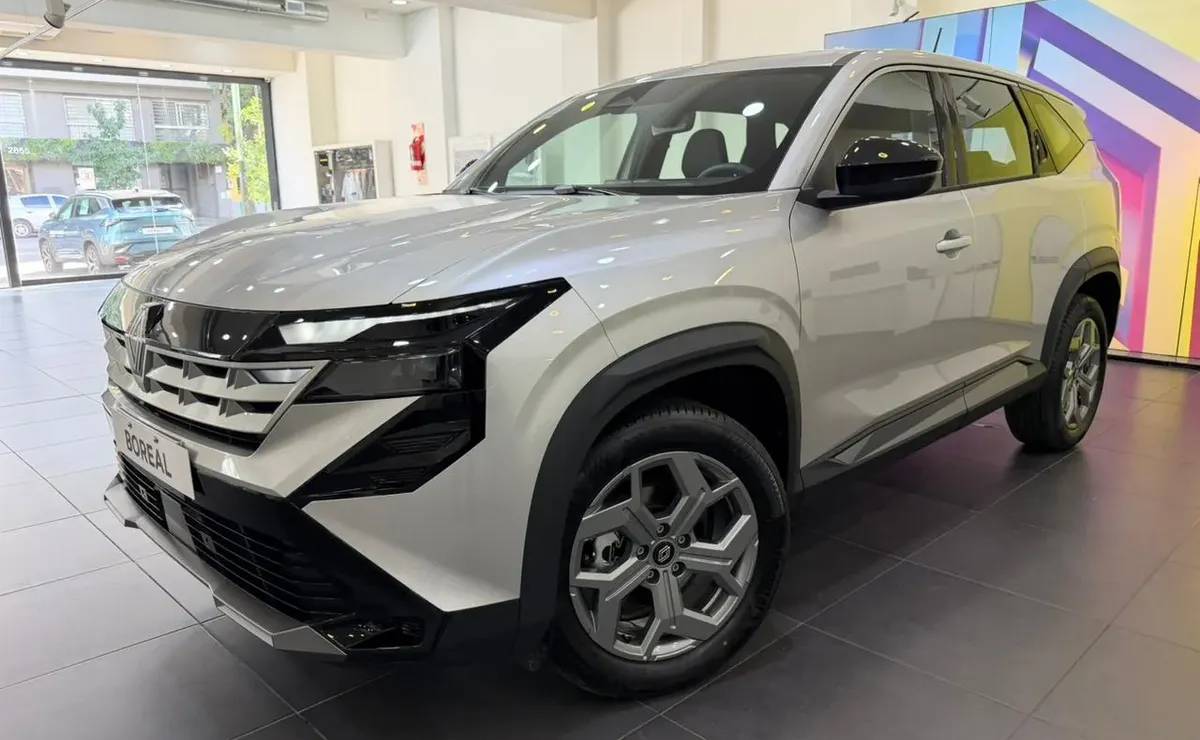 Menos de 53 millones: la versión más barata del SUV de Renault rival de Ford Territory con motor turbo y 156 CV 3 Renault Boreal Evolution frente 2