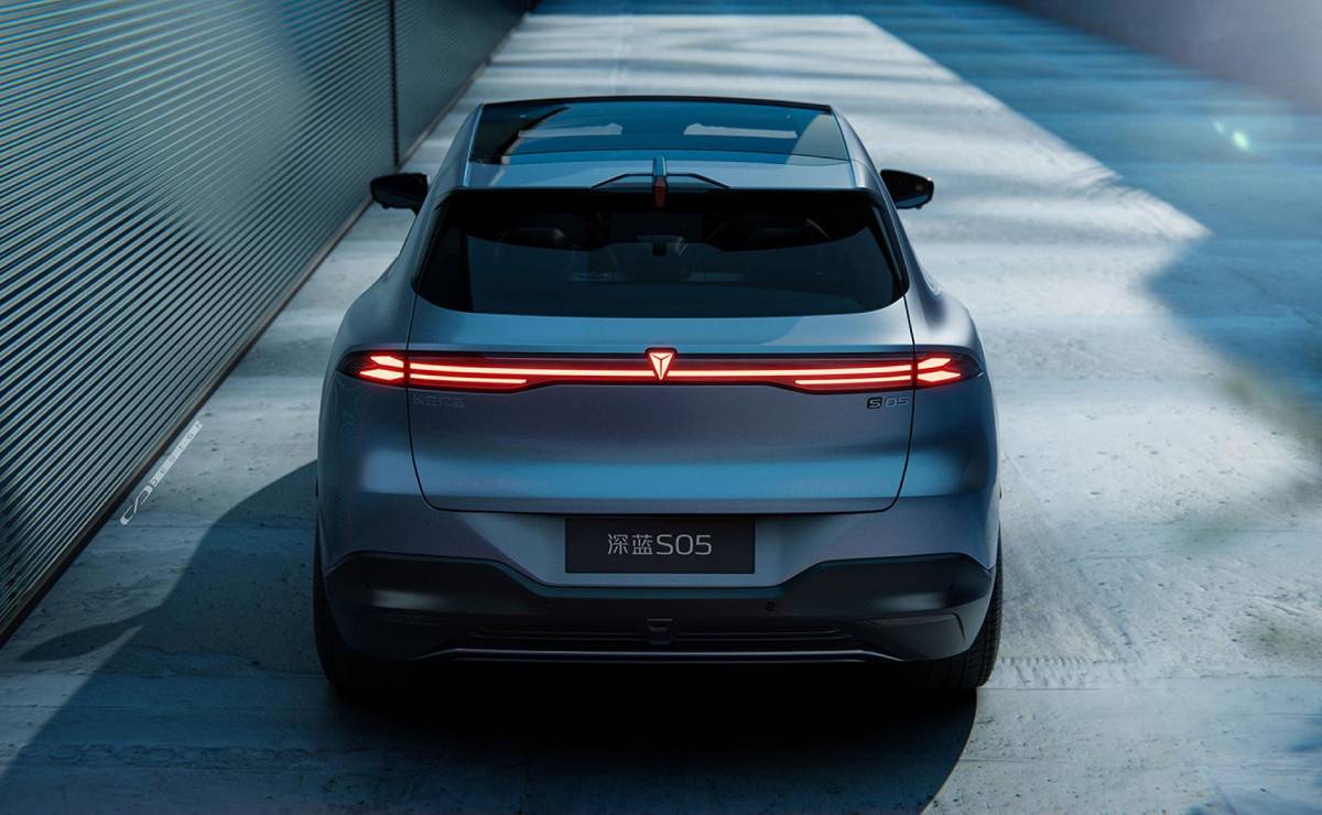 SUV Deepal S05 trasera