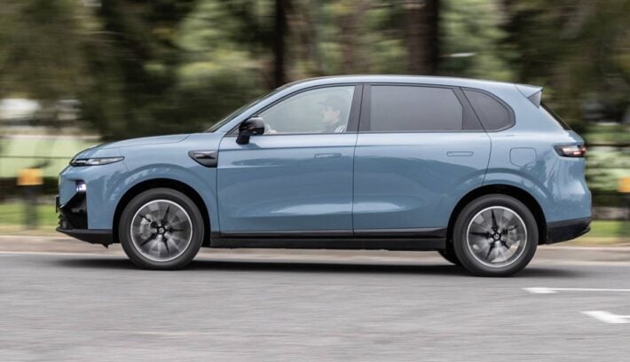 SUV Leapmotor B10 perfil accion