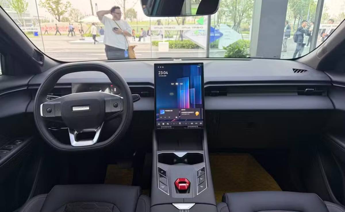 SUV Omoda 4 interior