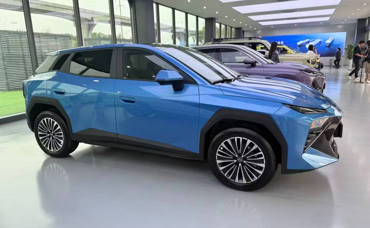 SUV Omoda 4 perfil