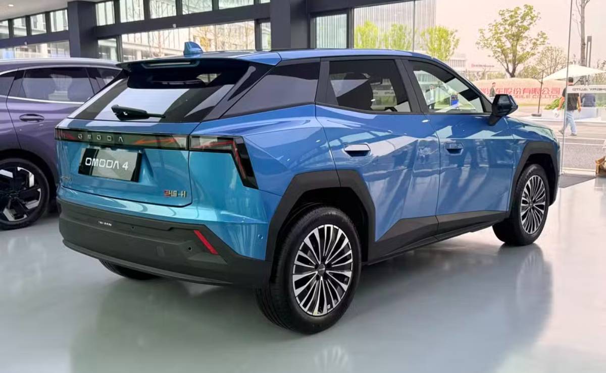 SUV Omoda 4 trasera