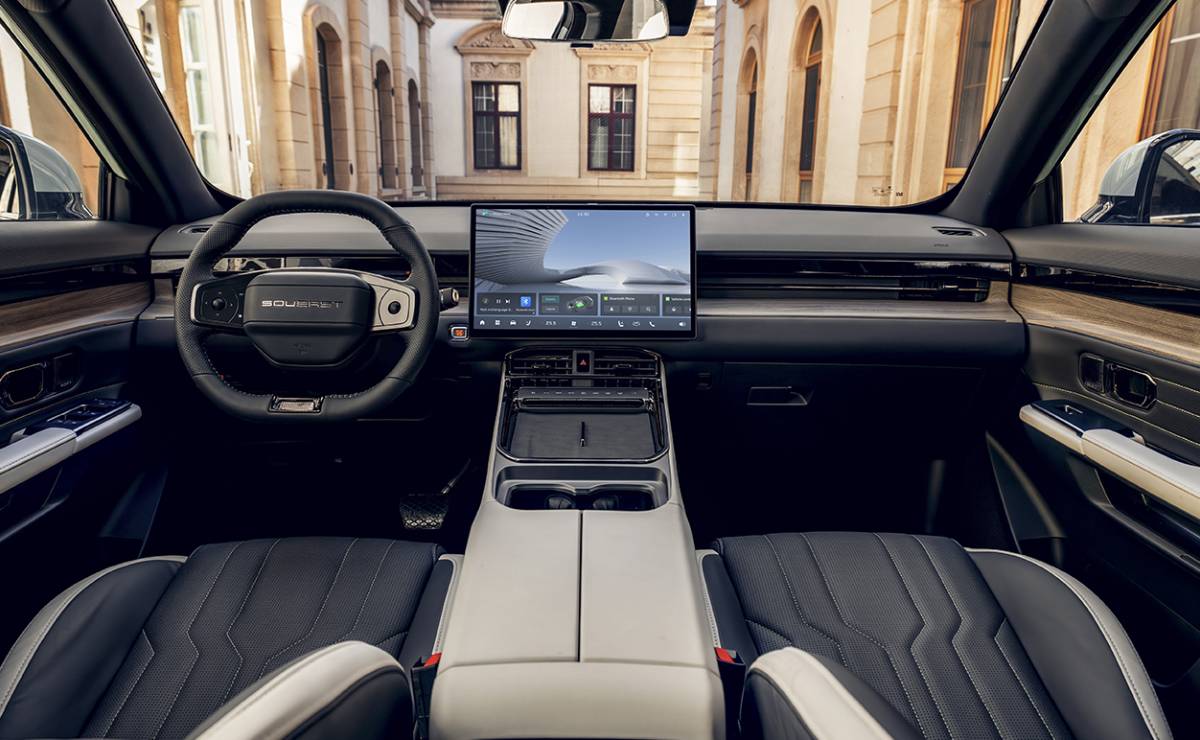 SUV Soueast S06 Lux PHEV interior