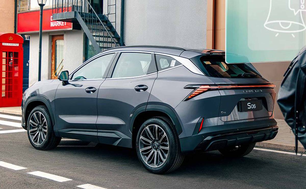 SUV Soueast S06 trasera