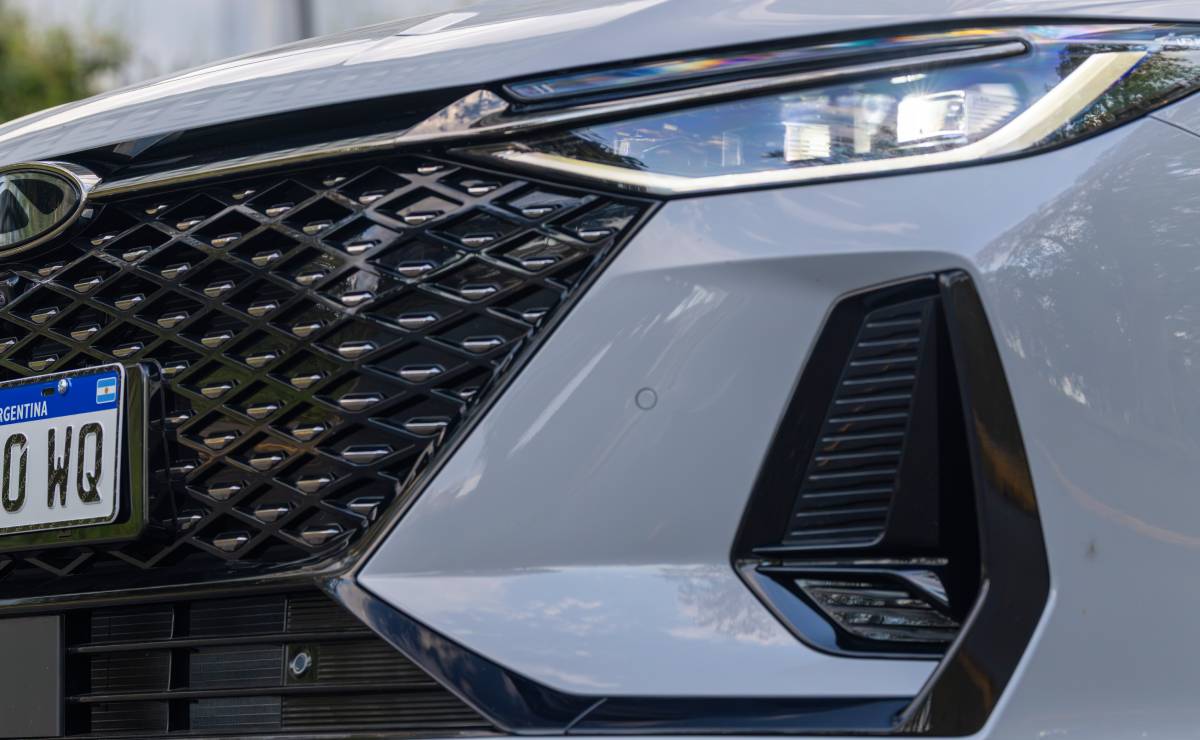 Superior a Toyota Corolla: el nuevo sedán híbrido enchufable con 278 CV y hasta 1.200 km de autonomía 1 Sedan Chery Arrizo 8 CSH Luxury teaser